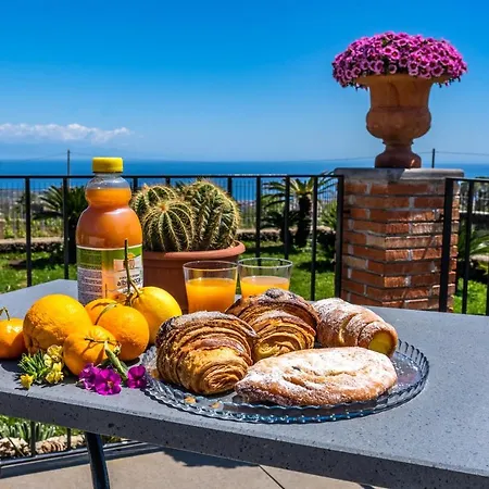 Casa Zu' Saru Holiday home *